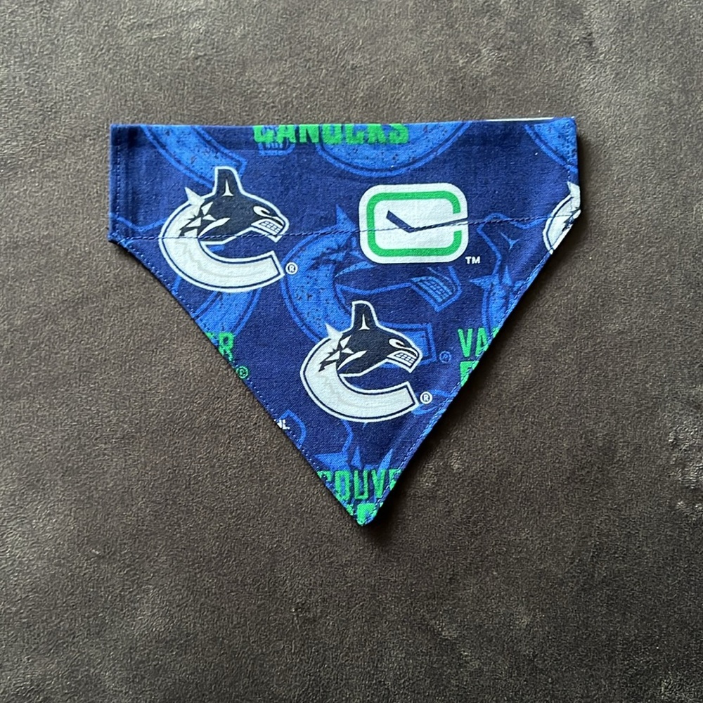 Bandana for Small breed dog - Canucks Navy - Picture 3 of 3